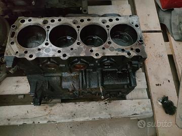 monoblocco motore  mitsubishi CC 2500 anno 2000
