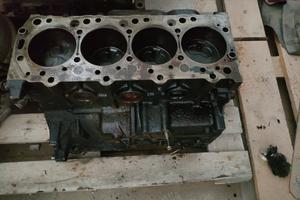 monoblocco motore  mitsubishi CC 2500 anno 2000