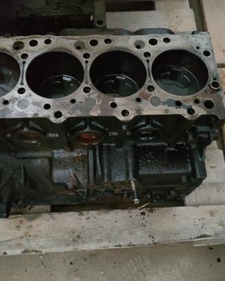 monoblocco motore  mitsubishi CC 2500 anno 2000