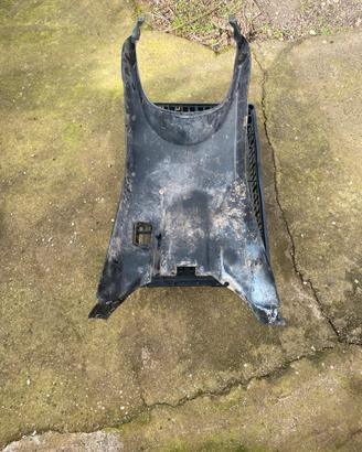 plastica sotto pedana per booster mbk