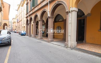 Negozio a Bologna Via Alfredo Testoni 3 locali