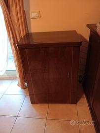 Macchina da cucire con mobile