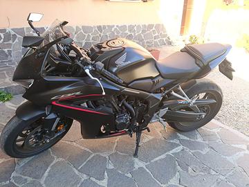 Honda cbr 650 R A2