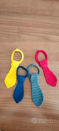 mini cravatte fatte a mano con uncinetto 