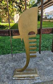 scultura in ottone del famoso pettine della gondol