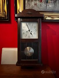 Orologio a pendolo da parete vintage in legno 900’