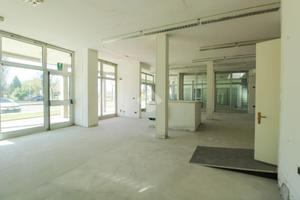 NEGOZIO A CERRO AL LAMBRO