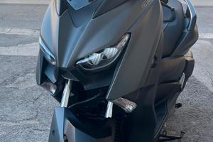 Yamaha XMAX 300 Tech Max - pari al nuovo