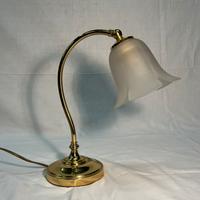 Lampada da tavolo in metallo dorato