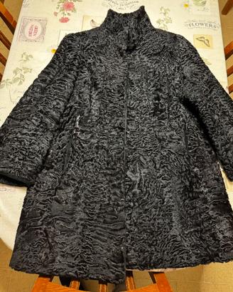 Pelliccia nera astrakan