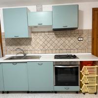 Cucina completa con elettrodomestici