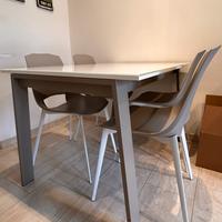 Tavolo allingabile marca Point House