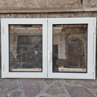 finestra in alluminio nuova con vetro camera