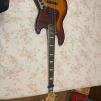 Basso 5 corde Marcus Miller pari al nuovo