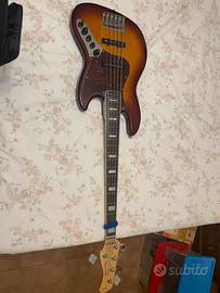 Basso 5 corde Marcus Miller pari al nuovo