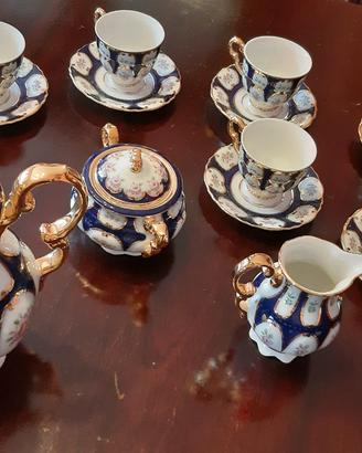 Servizio da caffè in porcellana Boema firmata Lean
