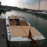 Barca a motore