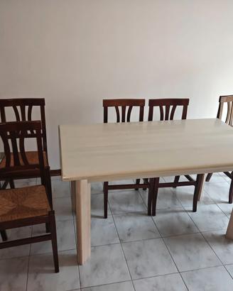 Tavolo più sedie 