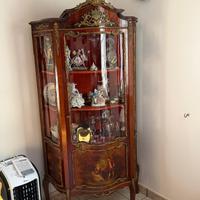Vetrinetta in legno con pitture