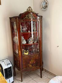 Vetrinetta in legno con pitture