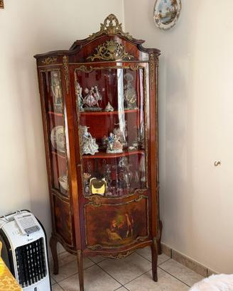 Vetrinetta in legno con pitture