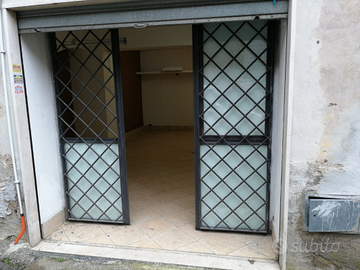 Locale magazzino laborarorio