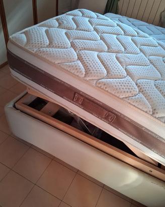 letto matrimoniale con materassi memori