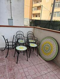 Tavolo e sedie da giardino