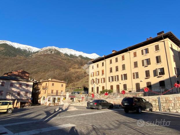 3 LOCALI A FERRARA DI MONTE BALDO