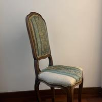 Sedia classica in legno con rivestimento elegante