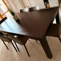 Tavolo in legno  allungabile made in italy