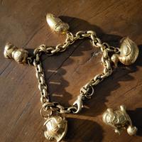 Bracciale in oro con 5 ciondoli grandi di 30g