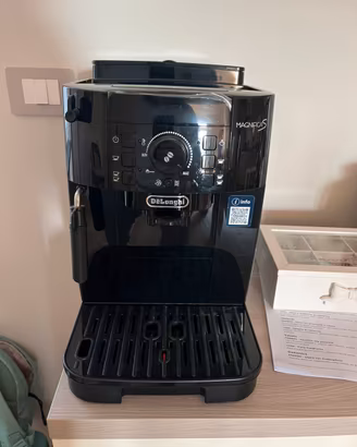 Macchina da caffè automatica DeLonghi MagnificaS