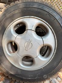 cerchi con pneumatici Nissan Micra