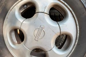 cerchi con pneumatici Nissan Micra