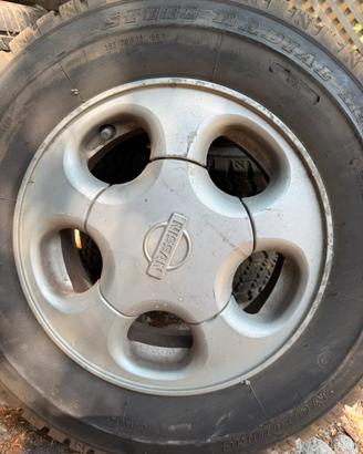 cerchi con pneumatici Nissan Micra
