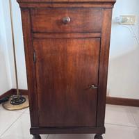 Comodino Antico in Legno – Mobiletto Vintage