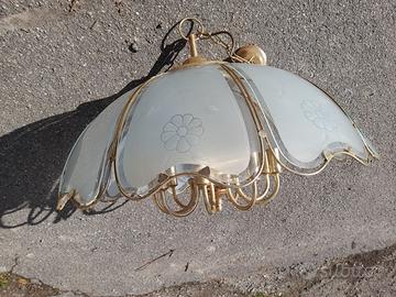 Lampadario antico in vetro e doratura – floreale