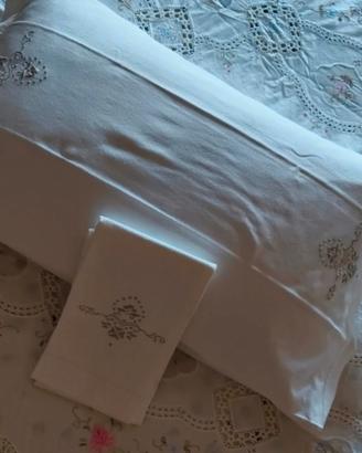 2 federe letto matrimoniale bianche ricami annin80