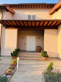 Villa di 300 m² con più di 5 locali e box auto dop