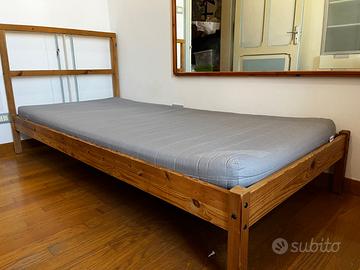 Letto singolo (doghe e materasso)+scrivania Ikea