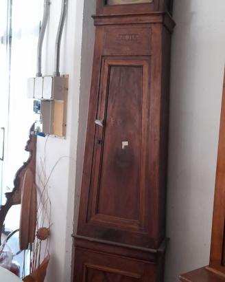 Orologio a colonna della seconda meta'700 in noce