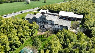 Cascina a Trezzo sull'Adda 15 locali