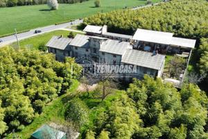 Cascina a Trezzo sull'Adda 15 locali