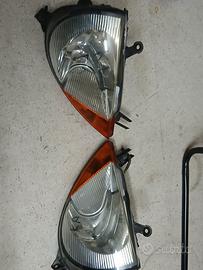 coppia fari macchina Ford ka 