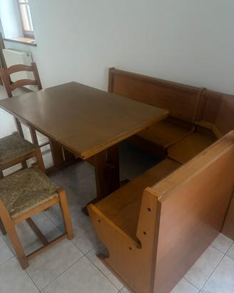 Tavolo e sedie