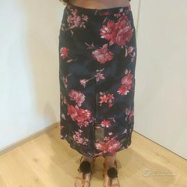 Gonna nera con stampa floreale rossa