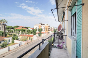 Marina di Carrara 100 mt mare 8 posti letto
