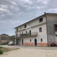 3 LOCALI A TORRECUSO