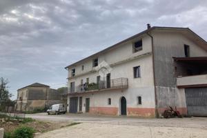 3 LOCALI A TORRECUSO